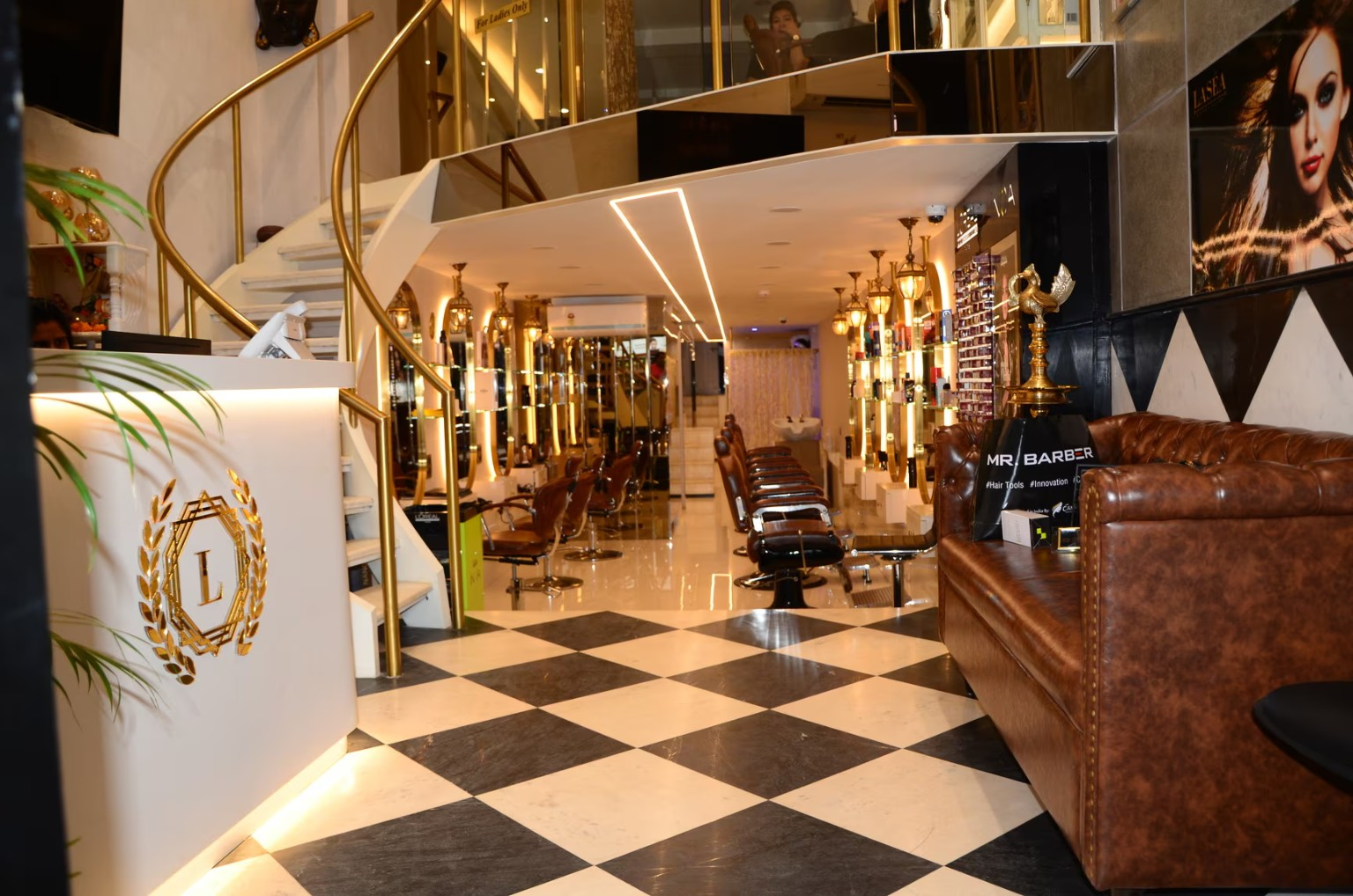 Inside Laséa Salon
